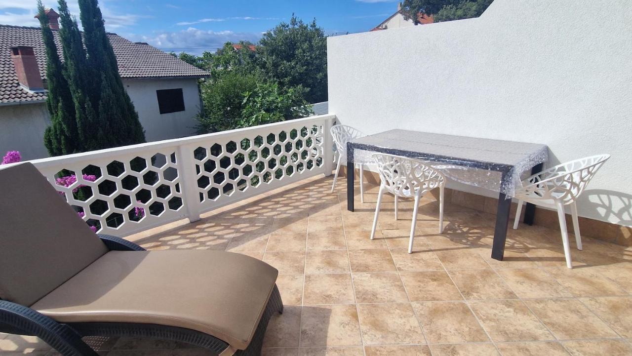Apartment Garden Krk Town